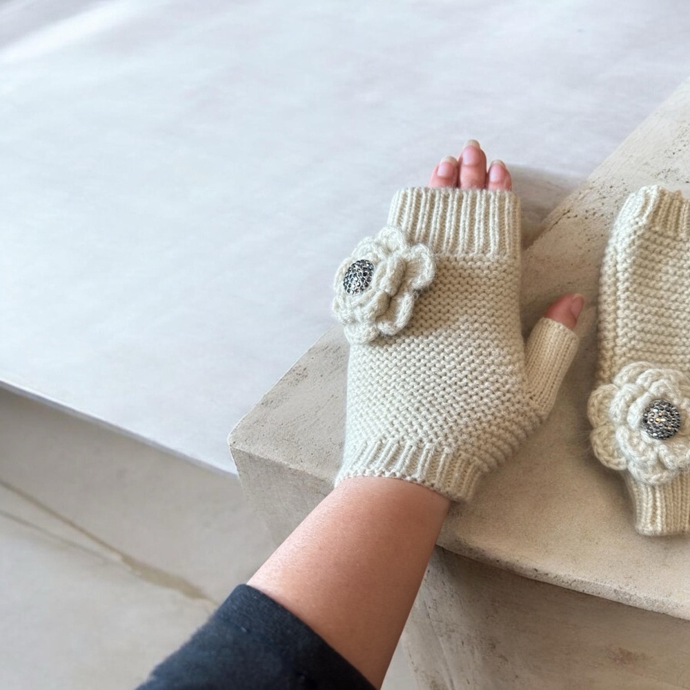 Pair of fashion gloves